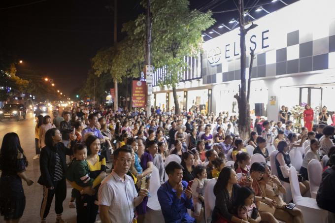 Ca sĩ Đan Trường c&ugrave;ng người h&acirc;m mộ Tuy&ecirc;n Quang sống lại &ldquo;Cả một trời k&yacute; ức&rdquo;