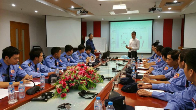 Đội ngũ bảo vệ của TNS lu&ocirc;n cam kết cung cấp chất lượng dịch vụ an ninh tốt nhất tới kh&aacute;ch h&agrave;ng th&ocirc;ng c&aacute;c kh&oacute;a đ&agrave;o tạo, huấn luyện.&nbsp;