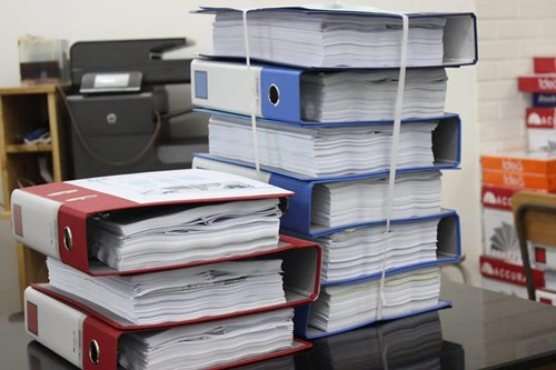 Hồ sơ dự thầu của c&aacute;c nh&agrave; thầu. Ảnh: H.L&nbsp;