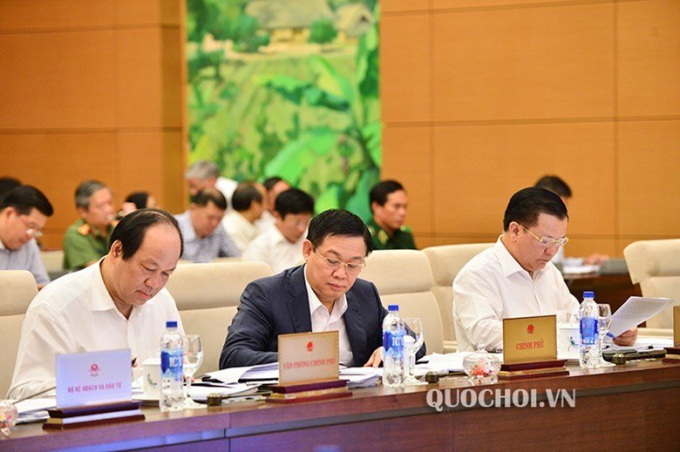 &nbsp;Ph&oacute; Thủ tướng Vương Đ&igrave;nh Huệ (giữa)