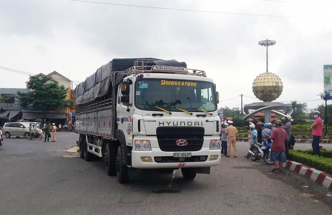 Xe tải c&aacute;n chết hai mẹ con .