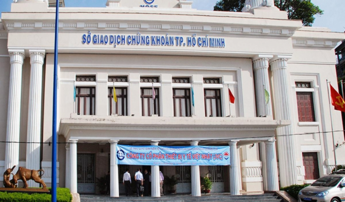 First Real (m&atilde; chứng kho&aacute;n: FIR) ch&iacute;nh thức ni&ecirc;m yết 13 triệu cổ phiếu tr&ecirc;n Sở Giao dịch Chứng kho&aacute;n TP HCM.&nbsp;