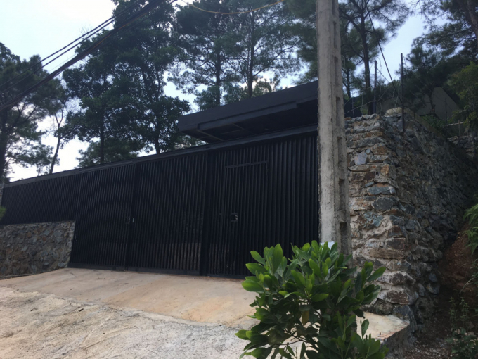 Một c&ocirc;ng tr&igrave;nh mới được x&acirc;y dựng tr&ecirc;n đất quy hoạch rừng ph&ograve;ng hộ tại x&atilde; Minh Ph&uacute;.