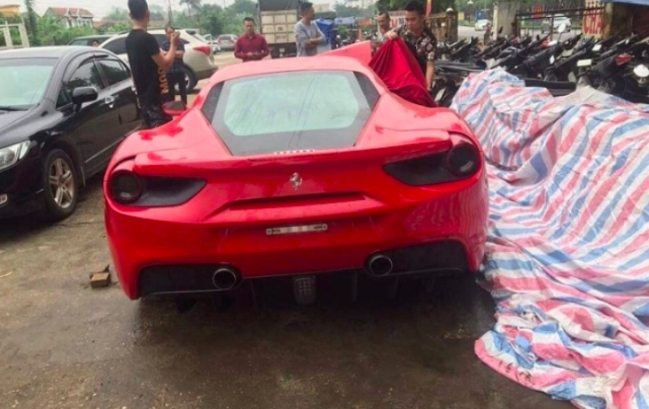 Tuấn Hưng n&oacute;i g&igrave; về vụ si&ecirc;u xe 16 tỉ gặp tai nạn dập n&aacute;t hết phần đầu