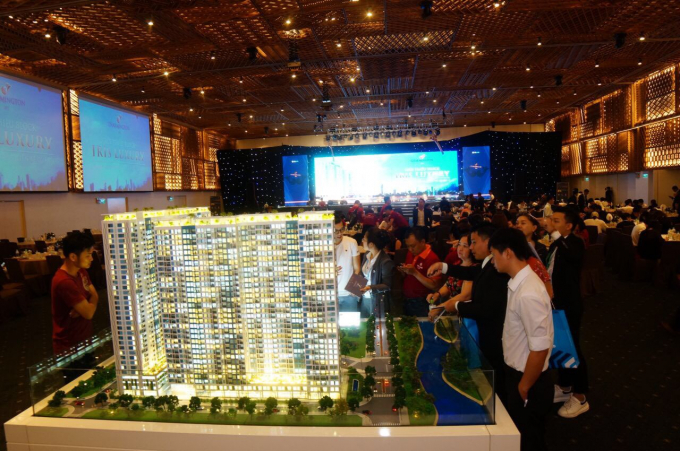 Sự kiện giới thiệu Block Iris Luxury ng&agrave;y 14/10 tại đ&atilde; thu h&uacute;t sự quan t&acirc;m của đ&ocirc;ng đảo kh&aacute;ch h&agrave;ng.