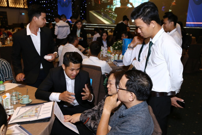 Vị tr&iacute; v&agrave;ng, phong thuỷ 3 mặt gi&aacute;p s&ocirc;ng đang l&agrave; yếu tố hấp dẫn nh&oacute;m kh&aacute;ch h&agrave;ng ở đến chọn căn hộ trong block Iris Luxury.