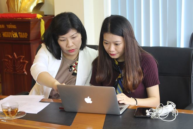 Th.S T&ocirc; Thị Thu H&agrave; đang trả lời c&acirc;u hỏi của bạn đọc.