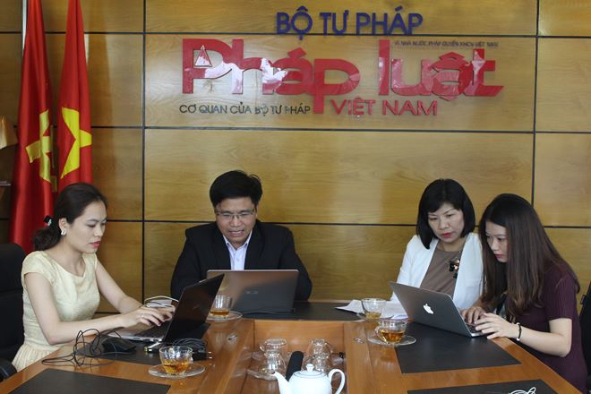 'Hiểu luật để sống đ&uacute;ng, sống hạnh ph&uacute;c'