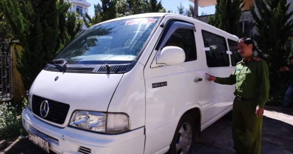 Lâm Đồng: Tài xế ô tô kéo lê công an hơn 100m trên đường đã ra trình diện