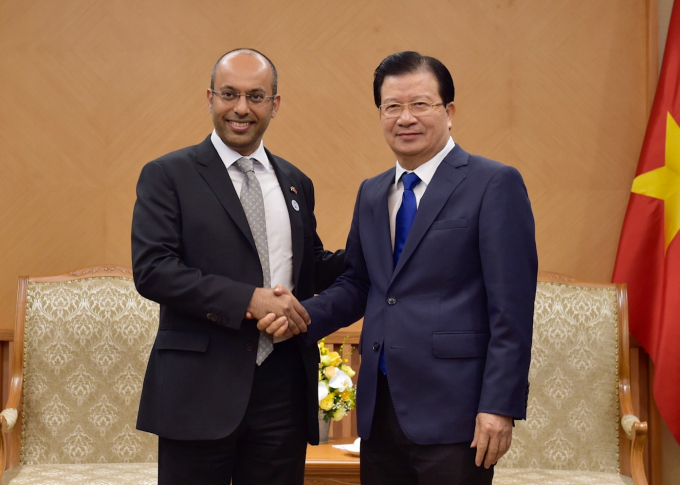 Ph&oacute; Thủ tướng Trịnh Đ&igrave;nh Dũng tiếp &ocirc;ng Naser Al Hajri, Ph&oacute; tổng gi&aacute;m đốc phụ tr&aacute;ch điều h&agrave;nh của Tập đo&agrave;n Dầu kh&iacute; Mubadala. Ảnh: VGP