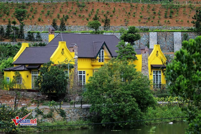 K&egrave; n&uacute;i chống sạt lở ph&iacute;a sau biệt thự ở th&ocirc;n Minh T&acirc;n, x&atilde; Minh Tr&iacute; đ&atilde; ho&agrave;n thiện&nbsp;