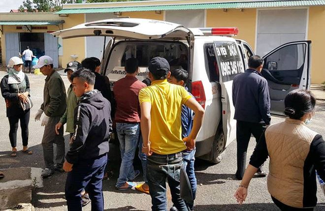 Nạn nh&acirc;n được người nh&agrave; đưa về qu&ecirc; Kon Tum lo hậu sự.