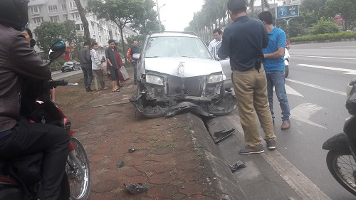 &nbsp;Phần đầu bị hư hỏng nghi&ecirc;m trọng.