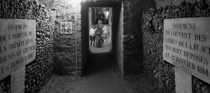 Hầm mộ Catacombes de Paris.
