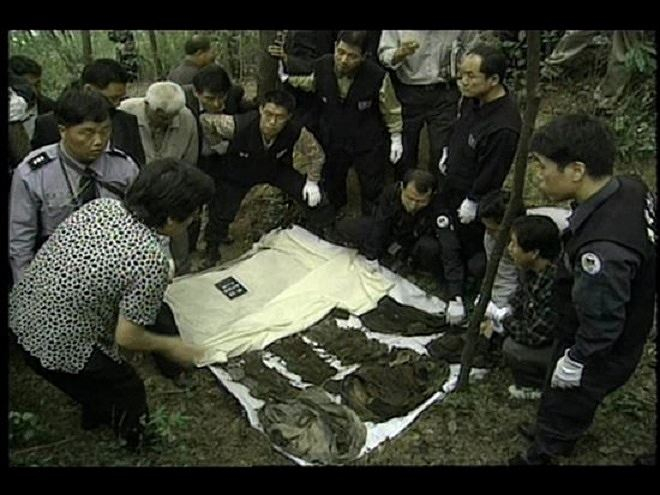 Hiện trường ph&aacute;t hiện thi thể 5 b&eacute; trai.