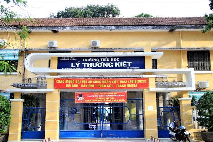 Trường Tiểu học L&yacute; Thường Kiệt, ng&ocirc;i trường hơn 60 năm tuổi.