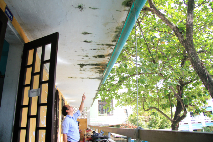 Nổi lo trường sập của thầy hiệu trưởng.