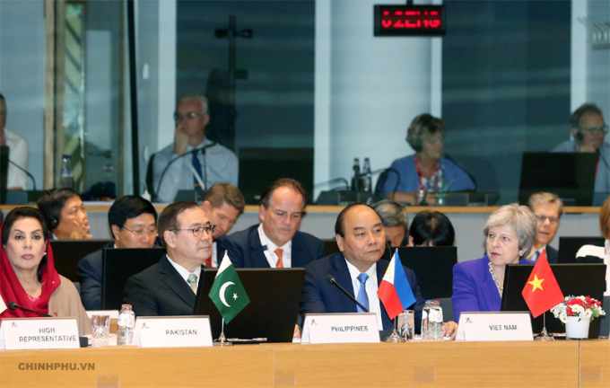 Thủ tướng Nguyễn Xu&acirc;n Ph&uacute;c ph&aacute;t biểu tại Hội nghị ASEM 12. Ảnh: VGP