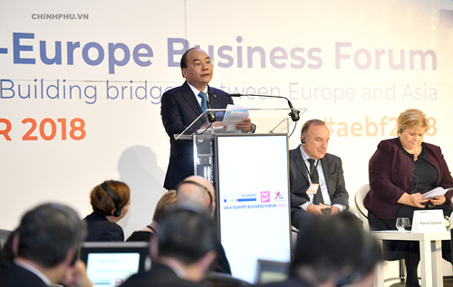 Thủ tướng ph&aacute;t biểu tại Diễn đ&agrave;n Doanh nghiệp &Aacute;-&Acirc;u. Ảnh: VGP/Quang Hiếu