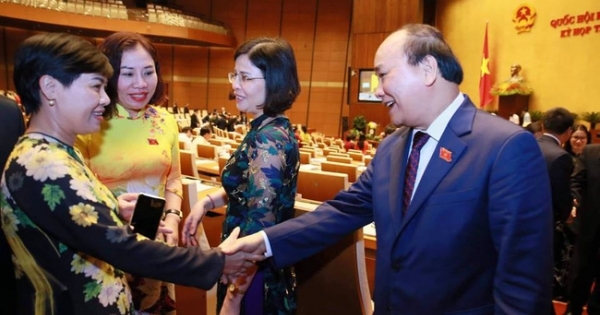 Thủ tướng: Kiểm soát chặt tín dụng bất động sản, chứng khoán