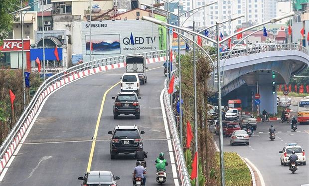 Sau hơn 10 th&aacute;ng thi c&ocirc;ng, cầu vượt n&uacute;t giao An Dương - Thanh Ni&ecirc;n (H&agrave; Nội) đ&atilde; ho&agrave;n th&agrave;nh, th&ocirc;ng xe h&ocirc;m 11/10.