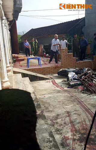 Sau khi ch&eacute;m chết mẹ l&agrave; b&agrave; Nguyễn Thị H (68 tuổi), Nguyễn Ch&iacute; Thương k&eacute;o x&aacute;c n&eacute;m xuống giếng rồi bắt ch&iacute;nh trai 4 tuổi khống chế l&agrave;m con tin.