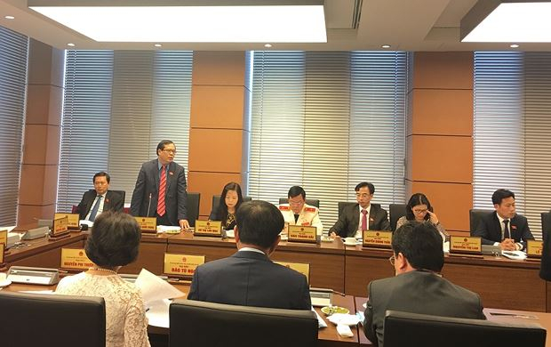 Đo&agrave;n ĐBQH TP H&agrave; Nội thảo luận tại tổ.