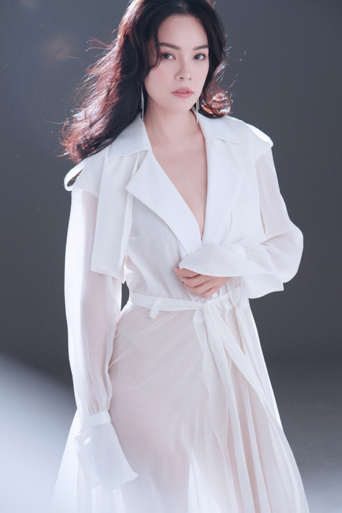 Dương Cẩm Lynh l&agrave; MC thảm đỏ Li&ecirc;n hoan Phim quốc tế H&agrave; Nội lần thứ 5