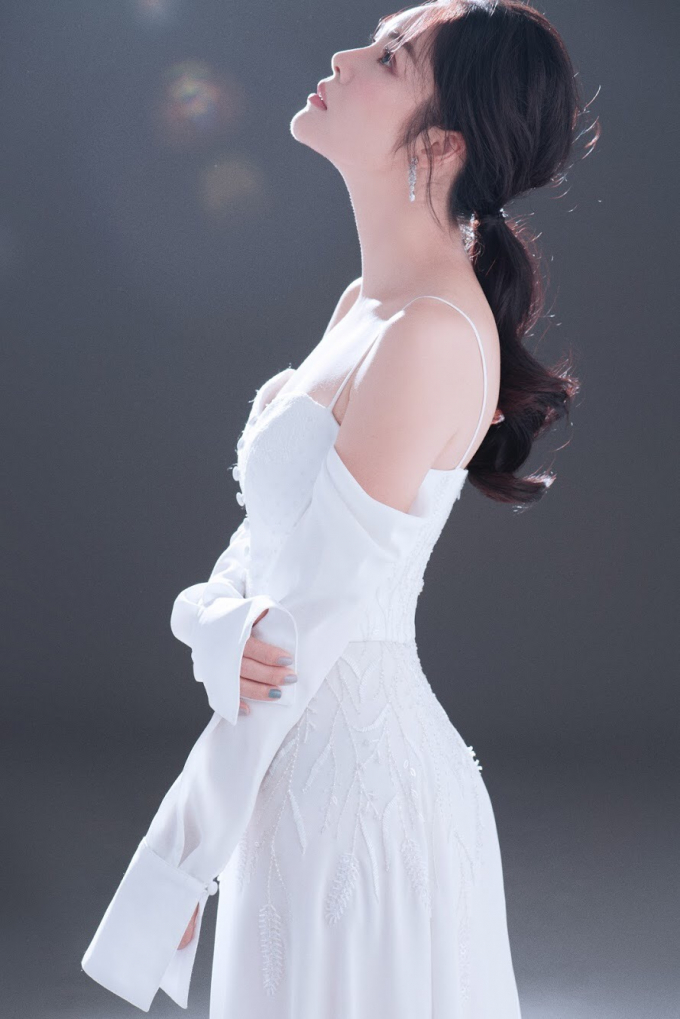 Dương Cẩm Lynh l&agrave; MC thảm đỏ Li&ecirc;n hoan Phim quốc tế H&agrave; Nội lần thứ 5