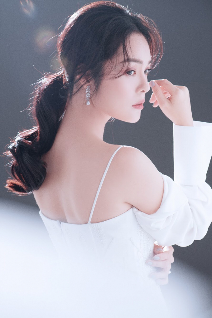 Dương Cẩm Lynh l&agrave; MC thảm đỏ Li&ecirc;n hoan Phim quốc tế H&agrave; Nội lần thứ 5