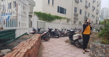 Trường học bị đổ cát, bịt lối đi