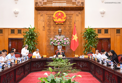 Thủ tướng l&agrave;m việc về việc di dời d&acirc;n cư khỏi di t&iacute;ch Kinh th&agrave;nh Huế. Ảnh: VGP/Quang Hiếu