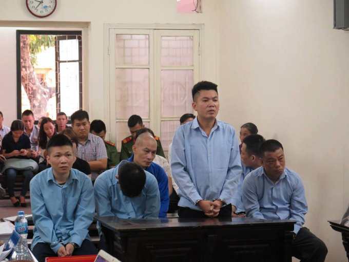 C&aacute;c bị c&aacute;o tại t&ograve;a.