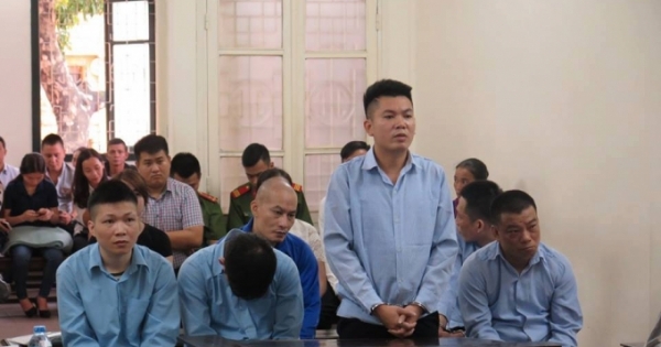 Đang bị truy nã, tiếp tục bắn chết người bằng súng AK