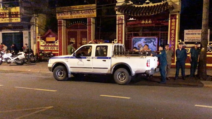 Khoảng 0h s&aacute;ng, Đội cảnh s&aacute;t h&igrave;nh sự c&ocirc;ng an quận 1, TPHCM kết hợp c&ugrave;ng lực lượng cảnh s&aacute;t cơ động c&ugrave;ng l&uacute;c ập v&agrave;o kiểm tra 2 cơ sở kinh doanh dịch vụ nhạy cảm l&agrave; nh&agrave; h&agrave;ng 34 v&agrave; kh&aacute;ch sạn Em &amp;amp;amp; Mi nằm tr&ecirc;n đường Trần Quang Khải, phường T&acirc;n Định, quận 1.