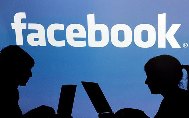 Sử dụng c&ocirc;ng cụ Facebook đối thoại giữa ch&iacute;nh quyền v&agrave; doanh nghiệp. (Ảnh: Internet).