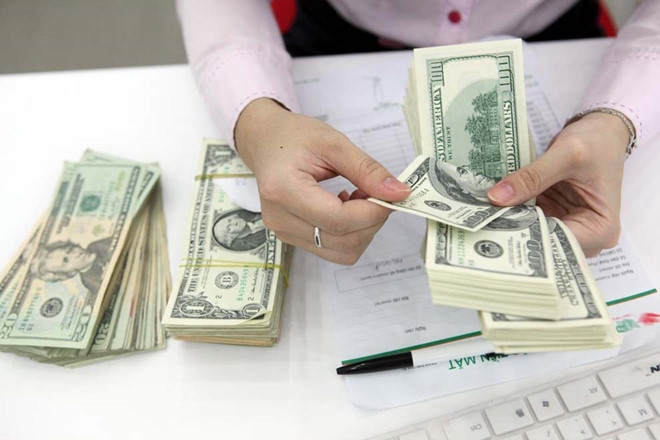 Đổi USD ở tiệm v&agrave;ng c&oacute; thể bị phạt đến 100 triệu đồng (Ảnh minh họa).