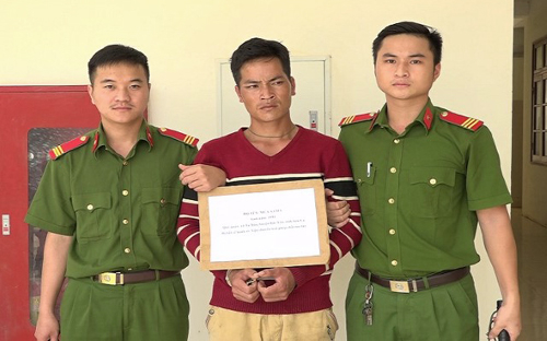 M&ugrave;a A Ch&agrave; bị bắt c&ugrave;ng tang vật ma t&uacute;y (Ảnh: C&ocirc;ng an Thanh H&oacute;a)