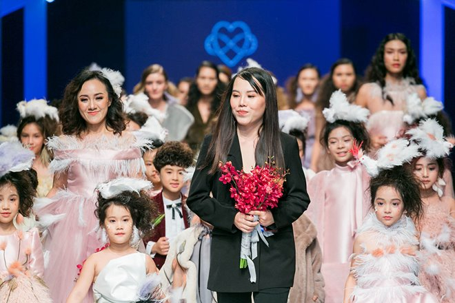 MC Ho&agrave;i Anh v&agrave; bản sao Bảo Anh chinh phục h&agrave;ng ng&agrave;n kh&aacute;n giả tại VIFW 2018