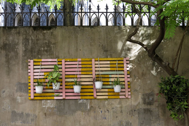 Đ&acirc;y được gọi l&agrave; c&ocirc;ng tr&igrave;nh vườn hoa thanh ni&ecirc;n, do Đo&agrave;n TNCS Hồ Ch&iacute; Minh, phường H&agrave;ng Trống phối hợp c&ugrave;ng địa b&agrave;n d&acirc;n cư số 5 thực hiện.