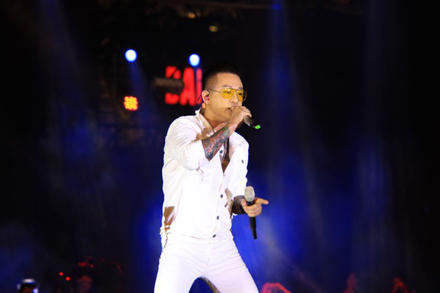 Tuấn Hưng vừa c&oacute; một đ&ecirc;m nhạc ấn tượng v&agrave; đầy x&uacute;c động ngo&agrave;i trời, tối 26/10.