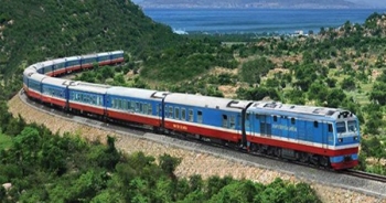 Chuyến tàu thu gần 2 triệu đồng: Lỗ nặng, vì sao đường sắt vẫn chạy?