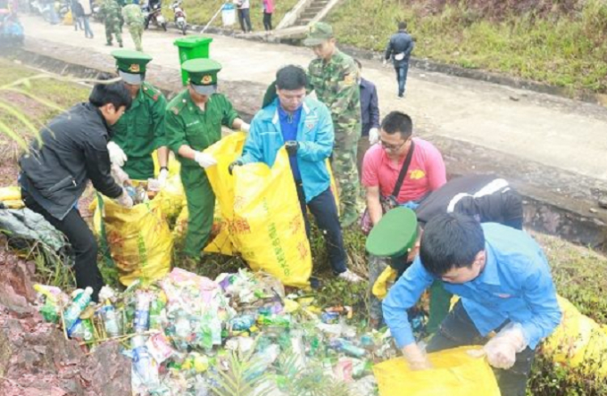 Quảng Ninh: Đo&agrave;n vi&ecirc;n thanh ni&ecirc;n huyện B&igrave;nh Li&ecirc;u chung tay bảo vệ v&agrave; n&acirc;ng cao chất lượng m&ocirc;i trường tự nhi&ecirc;n