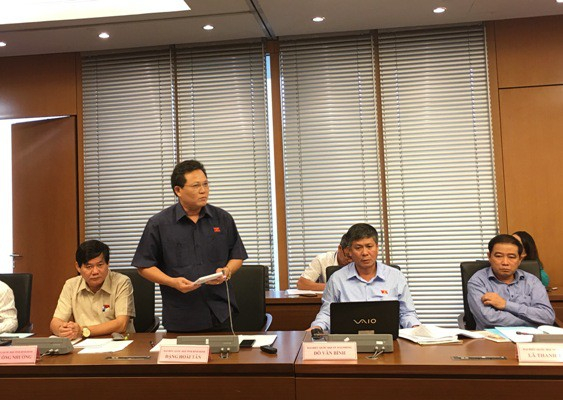 C&aacute;c vị đại biểu Quốc hội c&oacute; buổi thảo luận thứ 2 tại tổ về t&igrave;nh h&igrave;nh kinh tế x&atilde; hội s&aacute;ng 24/10(Ảnh: KT)