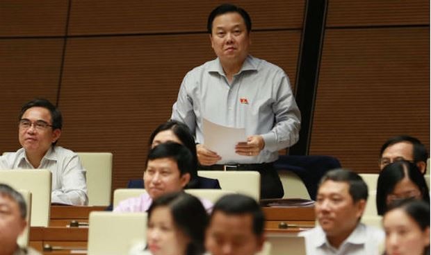 Tại phi&ecirc;n chất vấn ở Kỳ họp thứ 6, mỗi đại biểu Quốc hội sẽ thảo luận v&agrave; n&ecirc;u chất vấn trong thời gian kh&ocirc;ng qu&aacute; 5 ph&uacute;t (Ảnh: Đại biểu Nguyễn Ho&agrave;ng Anh ph&aacute;t biểu tại Quốc hội chiều 27/10). Ảnh: VGP