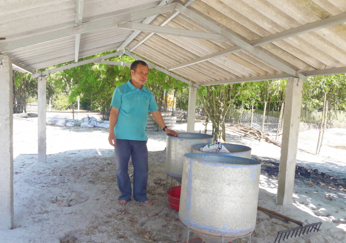 C&aacute;c m&aacute;y m&oacute;c, dụng cụ phục vụ cho việc nu&ocirc;i vịt đ&agrave;nh bỏ kh&ocirc;ng suốt nửa năm qua.