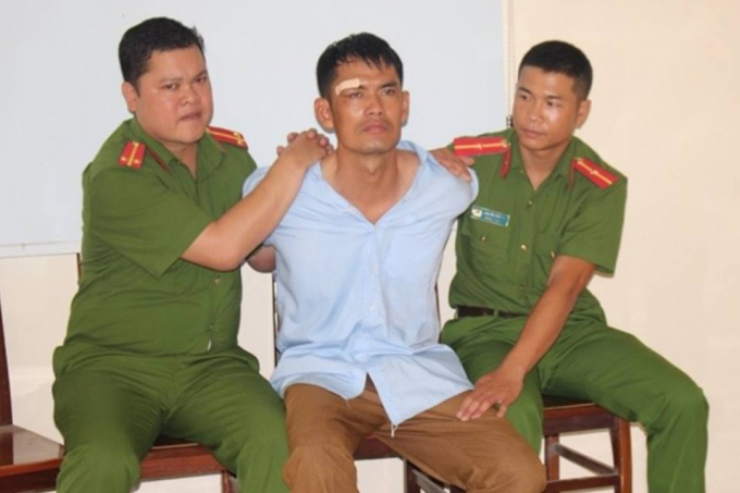 Trước khi hạ s&aacute;t mẹ nu&ocirc;i, Thương từng&nbsp;được đưa đi điều trị bệnh t&acirc;m thần.