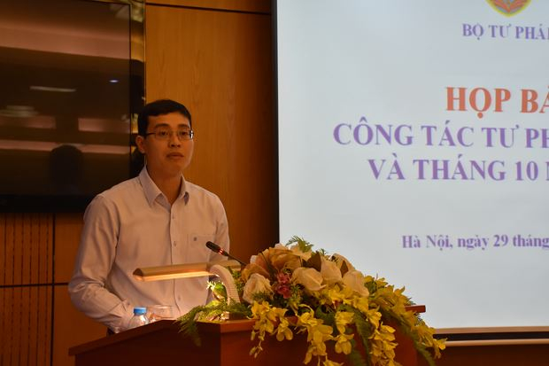 Người ph&aacute;t ng&ocirc;n, Ch&aacute;nh Văn ph&ograve;ng Bộ Tư ph&aacute;p Đỗ Đức Hiển.