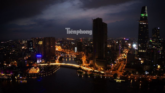 Cầu Kh&aacute;nh Hội nối quận 1 v&agrave; quận 4.