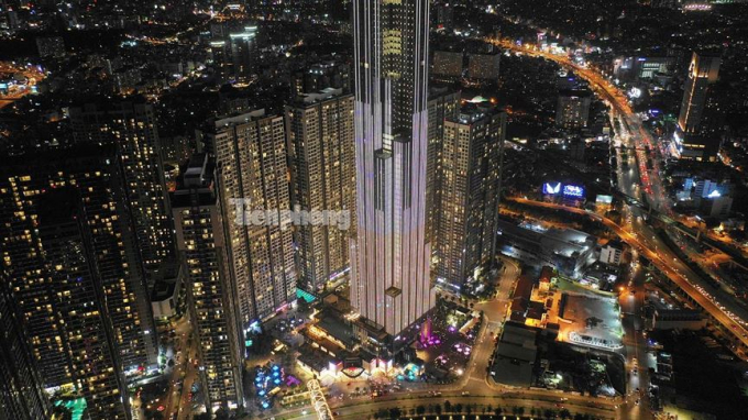 Ch&acirc;n th&aacute;p t&ograve;a nh&agrave; Landmark.